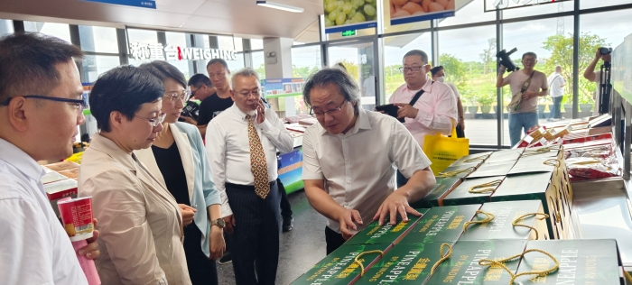 6月20日上午，汕头市副市长王雪竹调研汕台农产品展销会
