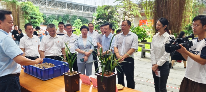 6月26日上午，2023台湾青年潮汕文化体验营暨汕台特色产业民俗文化交流活动启动仪式。市委常委、统战部部长蔡永明在活动现场调研指导