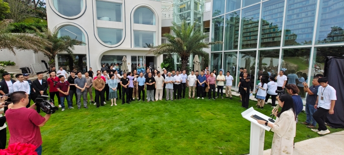 6月27日下午，汕台厦名家书画艺术交流展在妈屿蓝合胜书店举行。微信图片_20230629083956